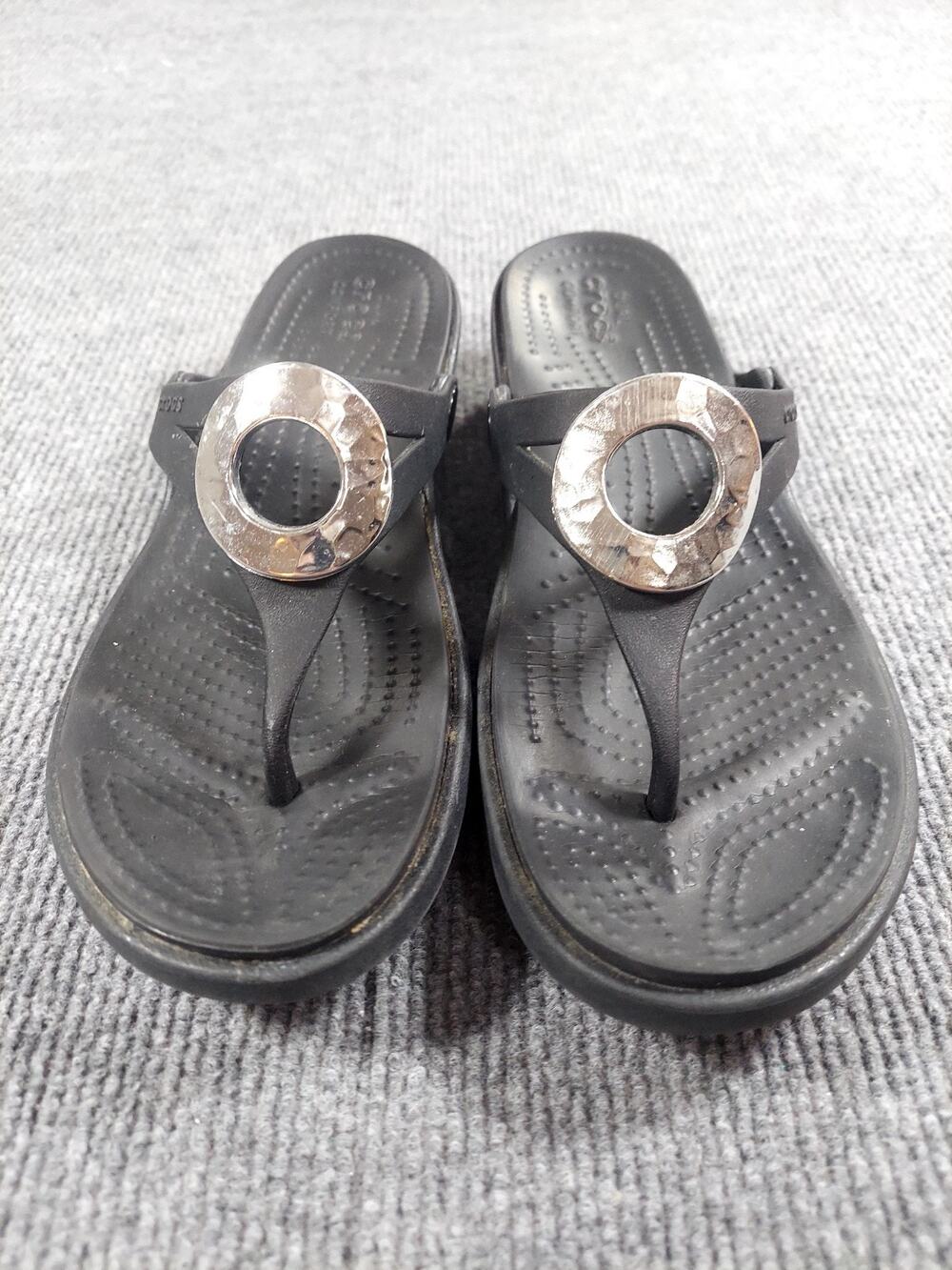 Crocs Women's Sanrah Hammered Metal Circle Wedge Sandals Black Size W8